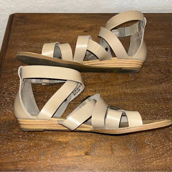 Blowfish Gladiator Buckle Snap Strap Sandal Shoes - Picture 10 of 11